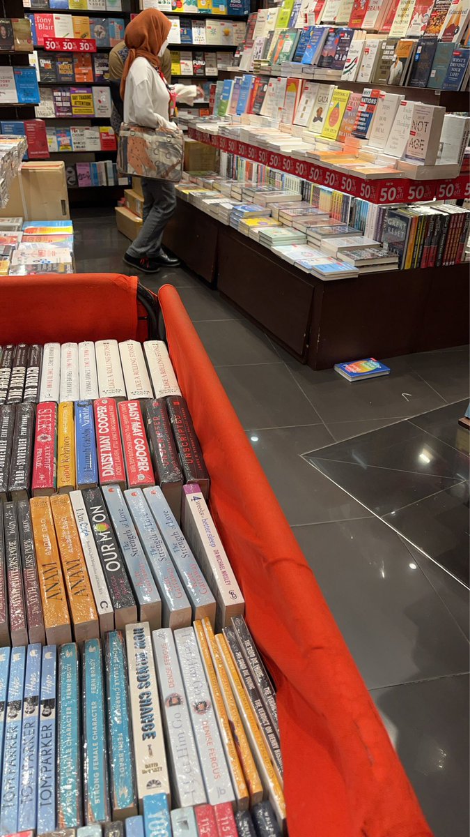 naraurst's tweet photo. lesgo periplus diskon buku hardware jd 41k from 200++k 🥺🥺🤩 https://t.co/nepaJ4QFMe