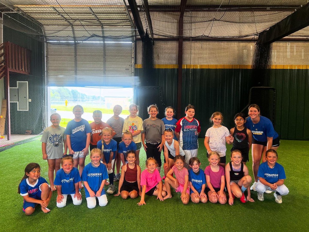LETUSoftball's tweet photo. Youth Camp was a BLAST! ☀️💦

Big thanks to our camp sponsor, Diamond Mechanics for hosting us! https://t.co/QHXCKLwcR1
