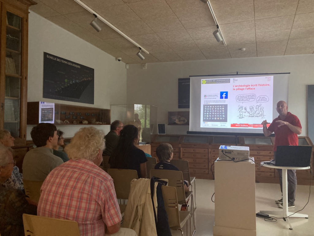 Actualités Inrap Midi-Méditerranée (@inrap_actummed) on Twitter photo Au musée-forum de l'Aurignacien, après un temps d'échange autour du fonctionnement de l'archéologie et ses spécialités, la journée #JEArcheo se termine avec une conférence "l'archéologie écrit l'histoire, le pillage l'efface" par <a href="/ArcheoFo/">Patrice Georges-Zimmermann</a> (poke <a href="/jul_auteur/">Jul_auteur</a> #Inrap20ans) Au musée-forum de l'Aurignacien, après un temps d'échange autour du fonctionnement de l'archéologie et ses spécialités, la journée #JEArcheo se termine avec une conférence "l'archéologie écrit l'histoire, le pillage l'efface" par <a href="/ArcheoFo/">Patrice Georges-Zimmermann</a> (poke <a href="/jul_auteur/">Jul_auteur</a> #Inrap20ans)