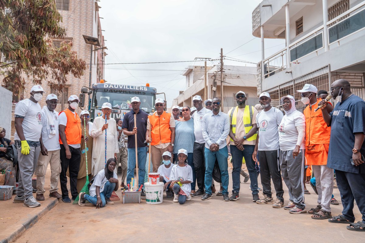 GroupeSonatel's tweet photo. De l'énergie, de l'engagement et une communauté unie pour un impact concret. Pikine Icotaf s'est mobilisé... et vous étiez au rendez-vous !
Merci à @Malawpikine123  et aux habitants.
Merci également à notre partenaire @TontonVert, à la Team @QuartierVert Challenge et à tous les participants qui ont fait de cette journée une réussite.

#AmalNjariñSamaKoñ #AarLiLaWër
#Sonatel40ans