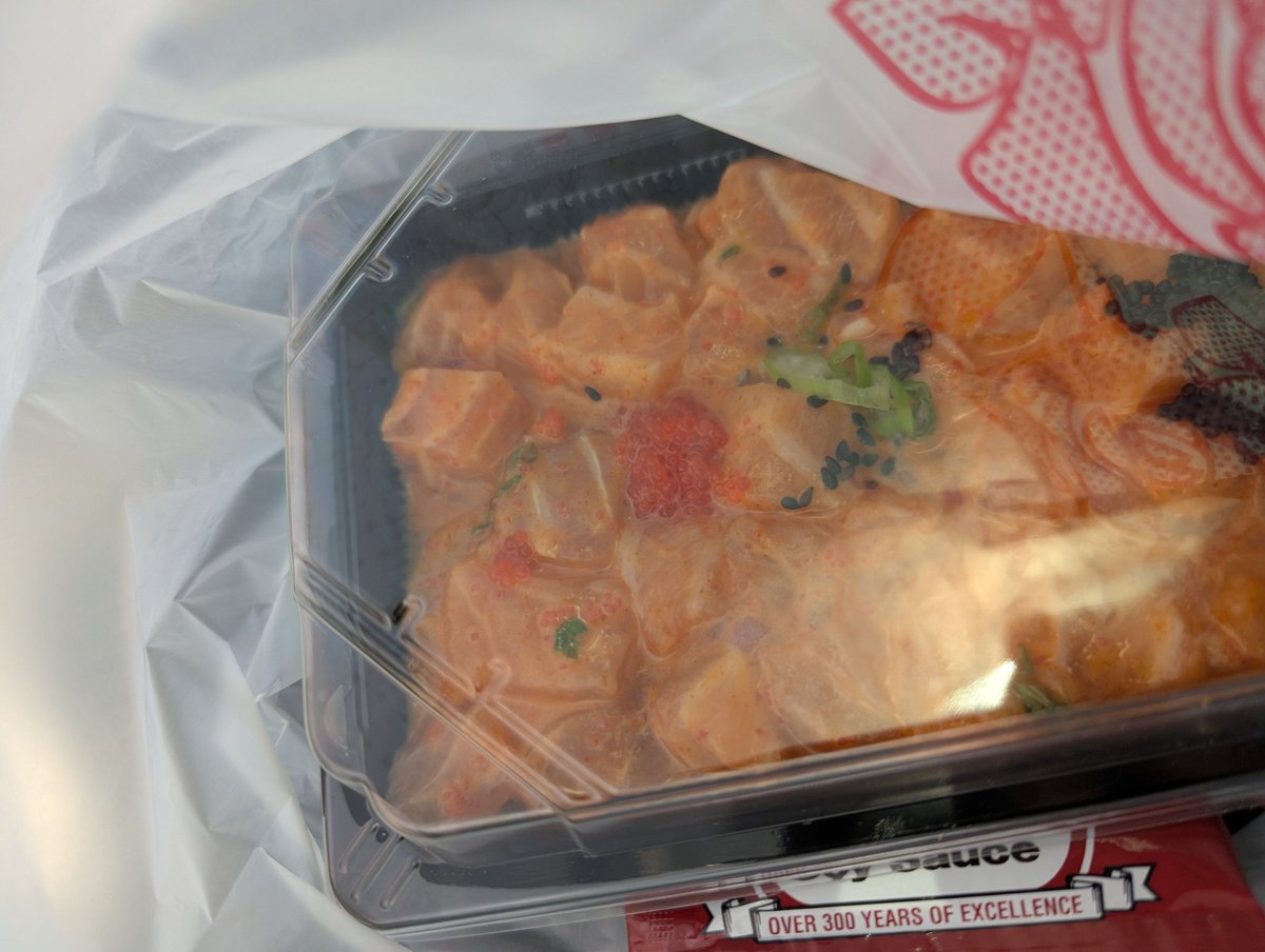 frostman007's tweet image. Happy that a new seafood place has opened up near my house... Let's see how the poke is.