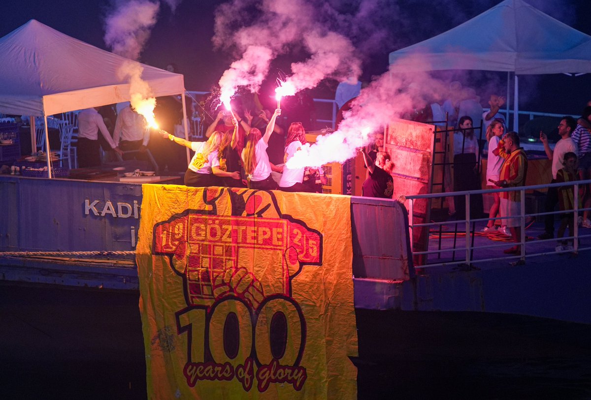 Göztepe Kulübünün 100. kuruluş yıl dönümü binlerce taraftarın katılımıyla coşkuyla kutlandı.