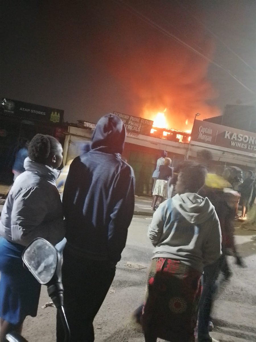 Semayote_ke's tweet photo. BREAKING
Massive fire outbreak at Kawangware Stage 2 near Stage Horia!

https://t.co/xxTT5TdU04 https://t.co/NyCulZvg2Q