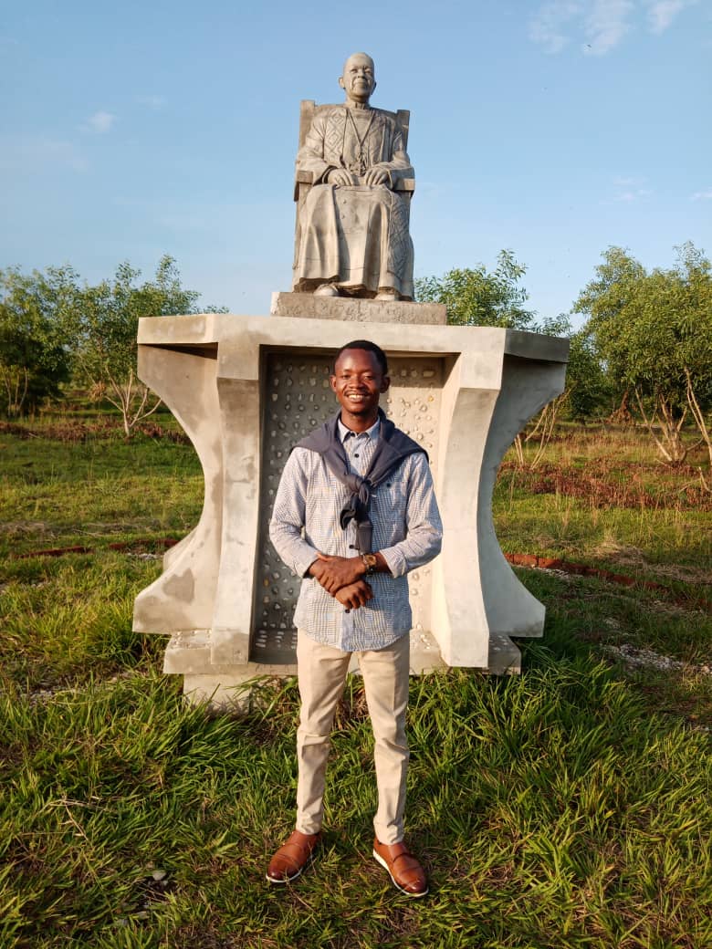 Mes civilités cher précieux frère, honorable OTENGA WEDI Josaphat. Homme fort, un Alumnus et Ambassadeur éternel de l'Université de LODJA.

Recevez mes salutations distinguées depuis Kinshasa.