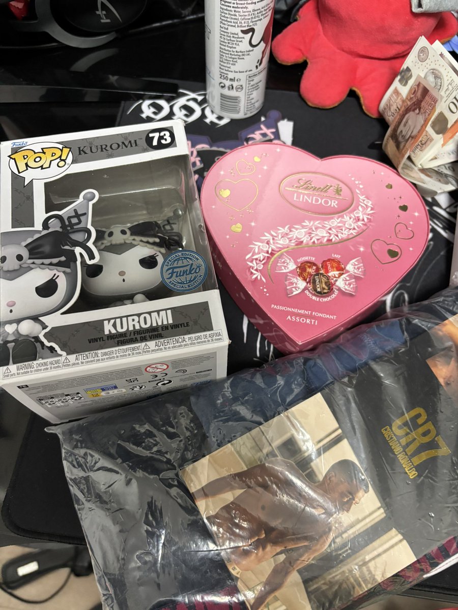 minazu333's tweet image. Gifts from gf heavy on the Ronaldo boxers 😼
