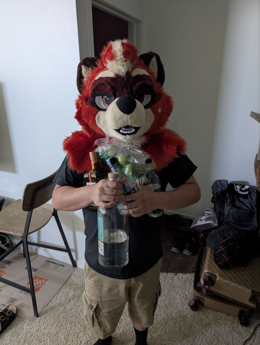 RustyRedBandit's tweet image. Having margs with a wonderful fluff this weekend! 
Hope you all are doing good~ 🥃 ❤️