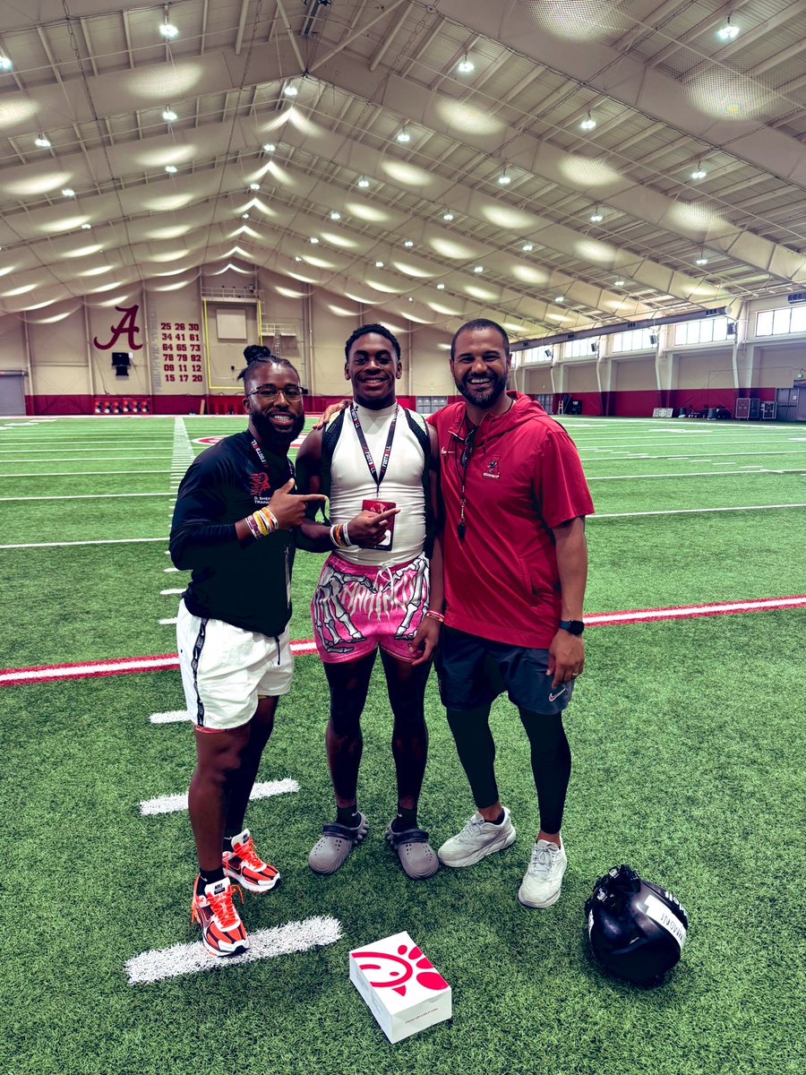 deshawnsimmons_'s tweet image. ALL GLORY TO GOD!!! I am highly favored &amp;amp; blessed to receive my 17th offer from @AlabamaFTBL🙏🏽👨🏽‍🍳📈♨️🐘Ⓜ️otion17!!!#OnAMisson😤#ItsLevels #QUALITYoverQuanity #3Clipper🎥 @deontesheff9 @KalenDeBoer @CoachMorrell3 @crob45 @Beasley__F @ChadSimmons_ @JohnGarcia_Jr @Bama_247