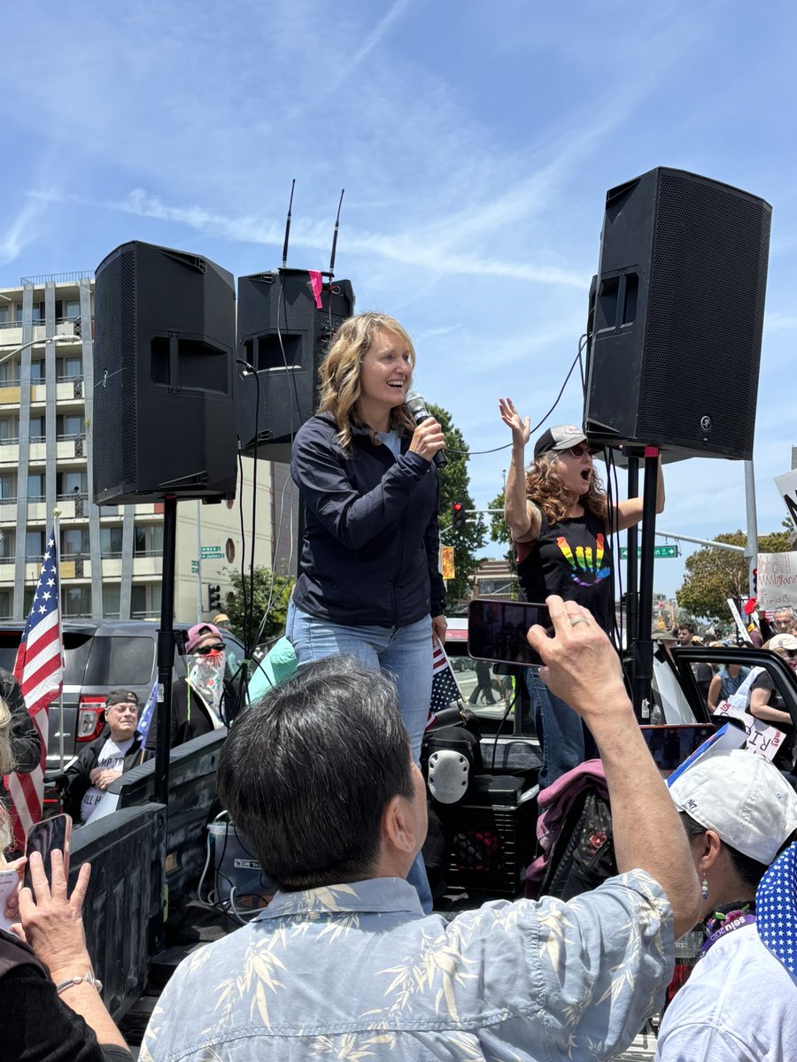 BuffyWicks's tweet image. From Wilma Chan Park and the streets of Oakland to peaceful protests nationwide, our message is clear: power belongs to the people. We reject authoritarianism — because in this country, there are no kings.