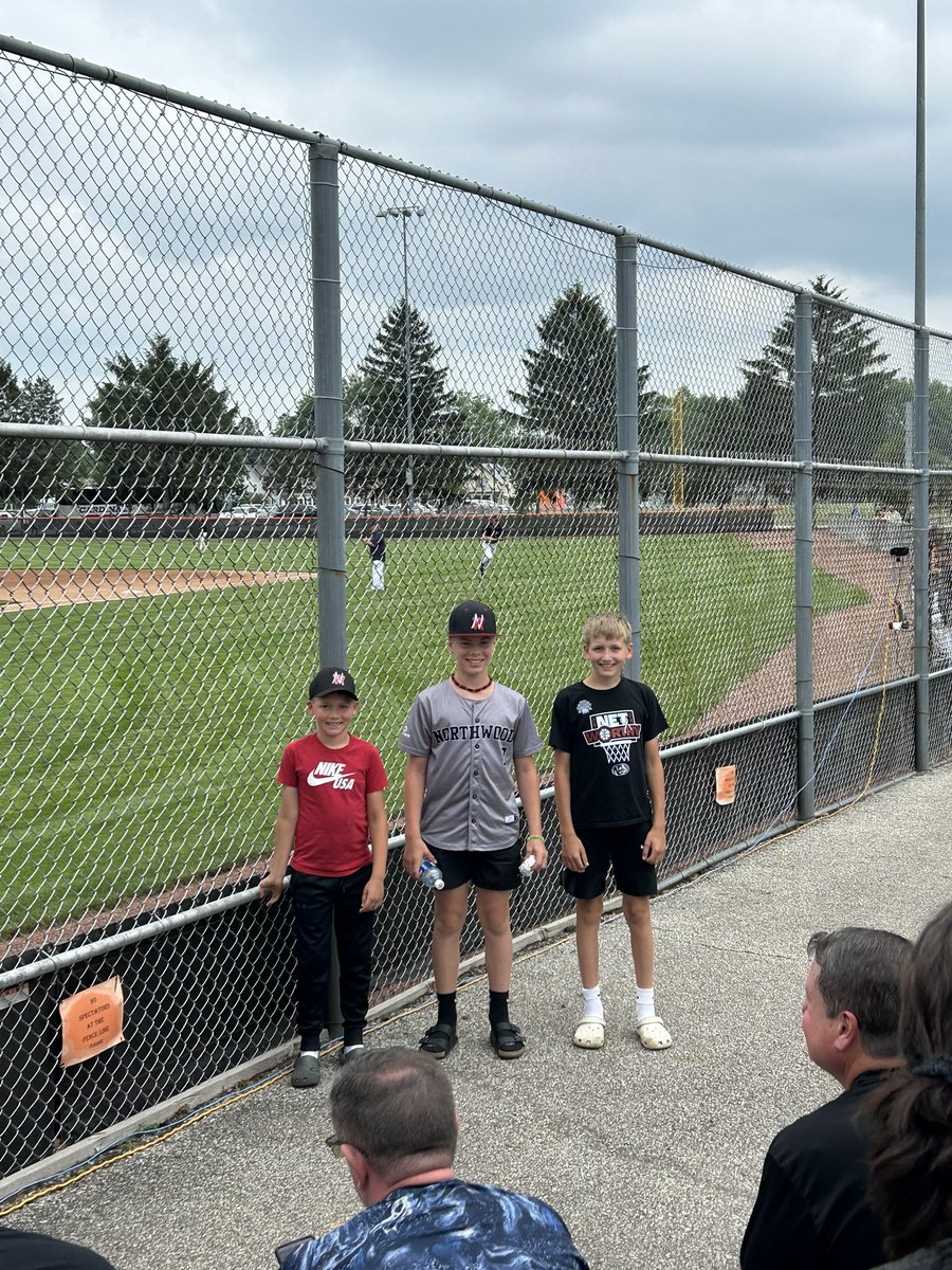 twuthric's tweet photo. Cheering on @NorthWoodBSB ! https://t.co/eRKcTFZd1s