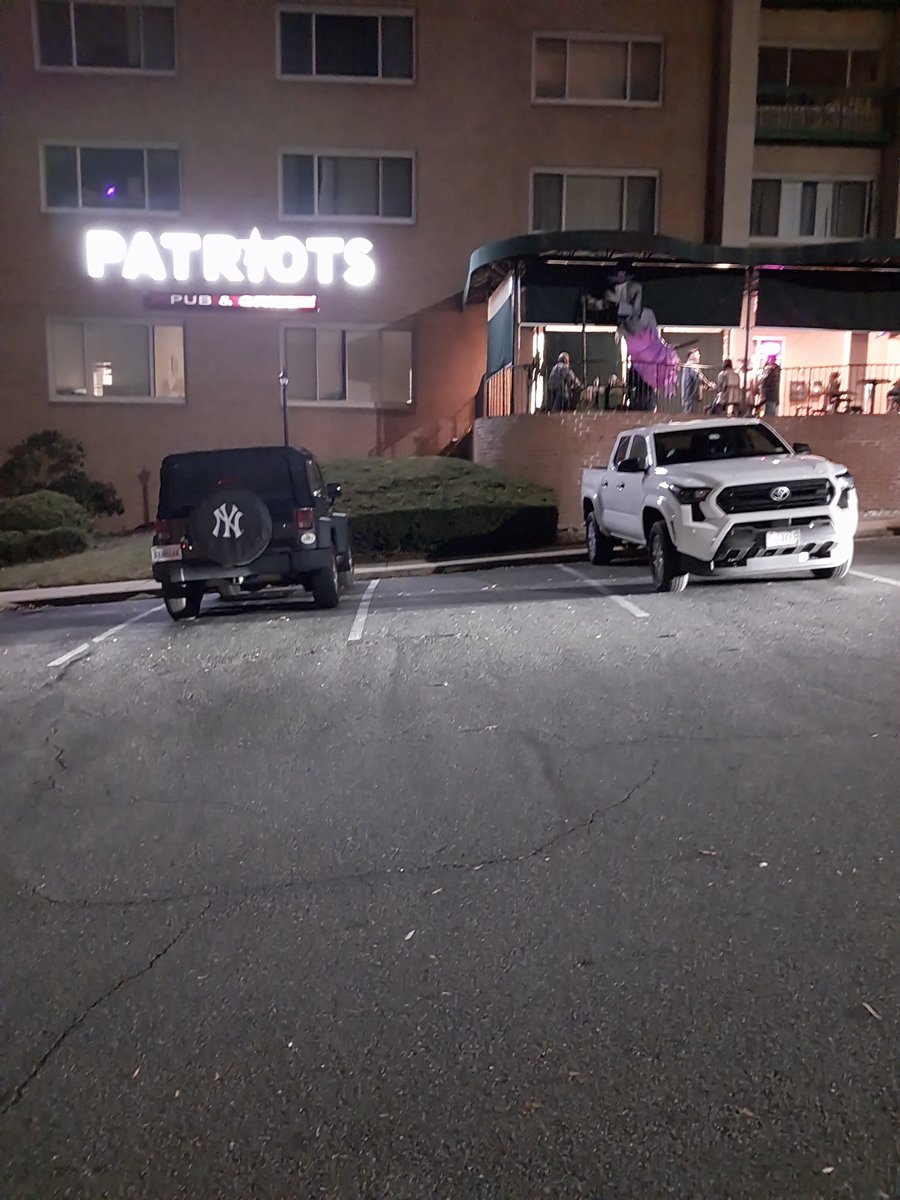 jclamp66's tweet photo. A great Karaoke Night 🎤 is on tap at Patriots Pub &amp; Grill in Fairfax. Hope you'll join us!

Tonight: 8 - 12

#northernvirginiakaraoke 
#entertainmentandcatering 
#clampaverdekaraoke 
#saturdaysingalong 
#simonsnothere https://t.co/1BAymPbUon