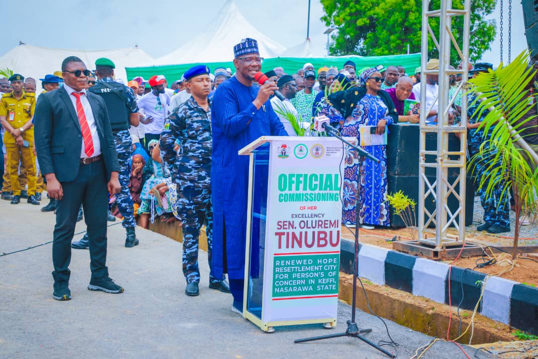 Nasarawainform's tweet photo. Also at the event were Her Excellency Hajia Silifat Sule &amp; the wife of the Deputy Governor, H.E Sheila Tosan Akabe. 

Gov. Sule on behalf of the state government donated 100 hectares of land for the Renewed Hope Agricultural Initiative for the 40 households resettled in the city. https://t.co/GobGBXfJaD