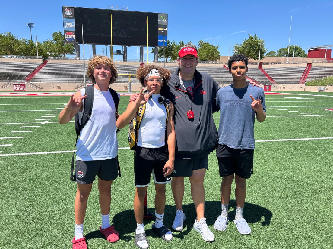 Great day at the lobos camp got to get a little extra work before high school szn with <a href="/JadenJamerson10/">Jaden Jamerson</a> thanks to  <a href="/UNMLoboFB/">New Mexico Football</a> for setting this up