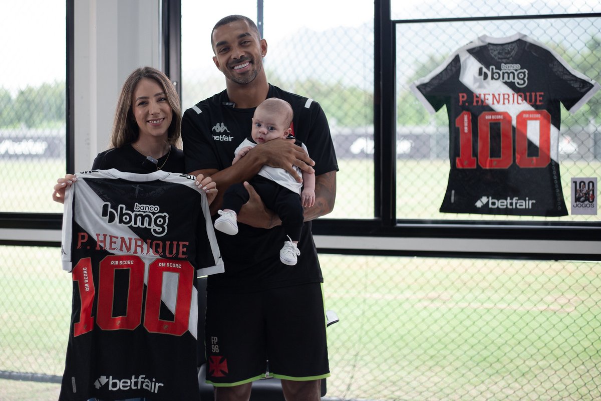 𝙿𝙷 1️⃣0️⃣0️⃣ 𝙹𝙾𝙶𝙾𝚂 e em família 🥰💢❤️

📸: Matheus Lima | #VascoDaGama