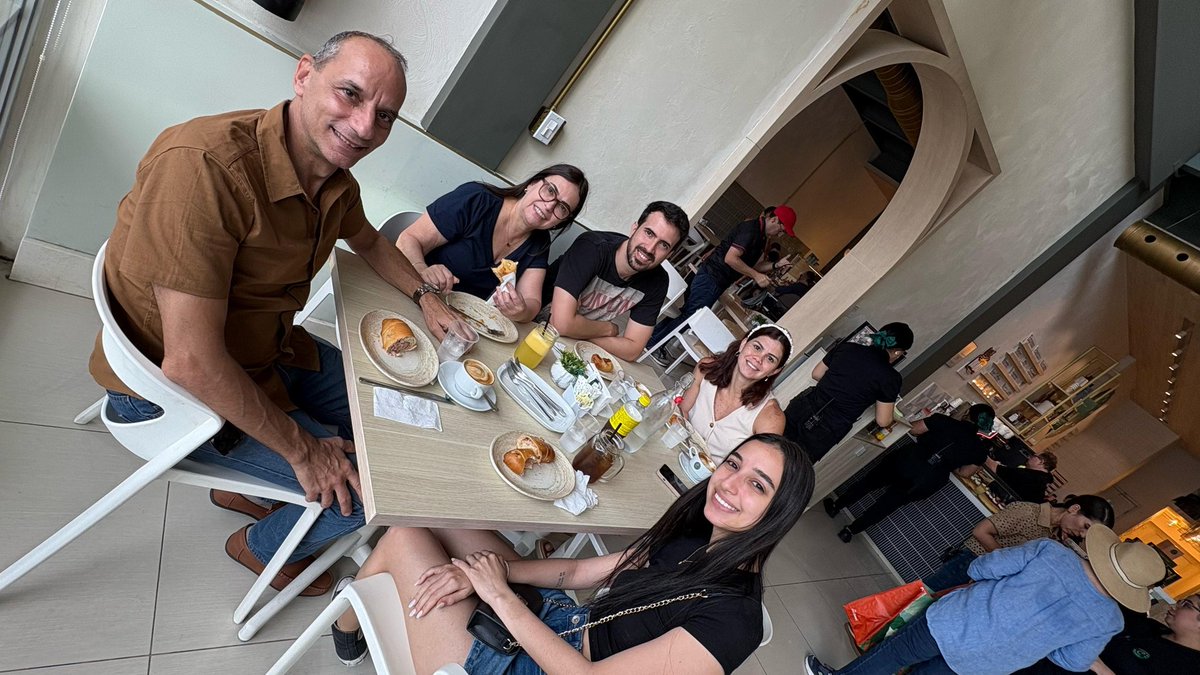 ELDOTI's tweet image. Familia es familia así estén sus integrantes en distintos continentes