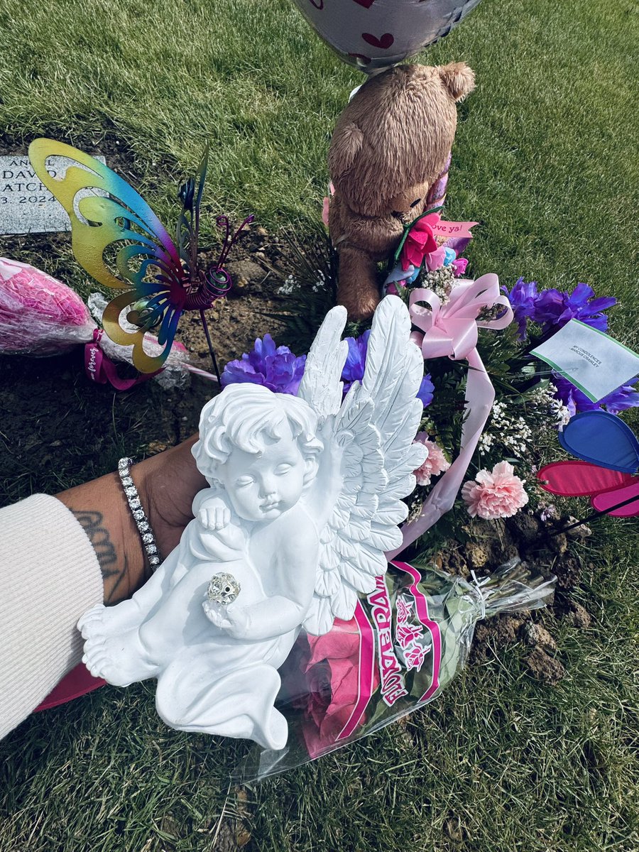 Father’s Day weekend at a gravesite. 
I’ve cried, I’ve screamed, I’ve questioned, I’ve been silent. 
My heart is forever broken 😪💕