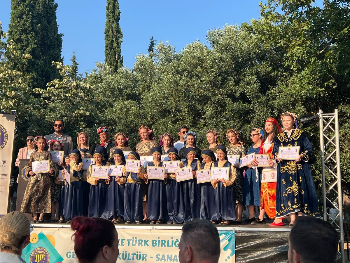 DEB Partisi Genel Başkanı Çiğdem Asafoğlu 14 Haziran Cumartesi günü İskeçe Türk Birliği'nin (İTB) Gökçeler köyünde geleneksel olarak düzenlediği “Kültür – Sanat Şenliği”ne katıldı. Genel Başkana, DEB Partisi Genel Başkan Yardımcıları Refika Mehmet Adem, Bahri Belço, bazı AP