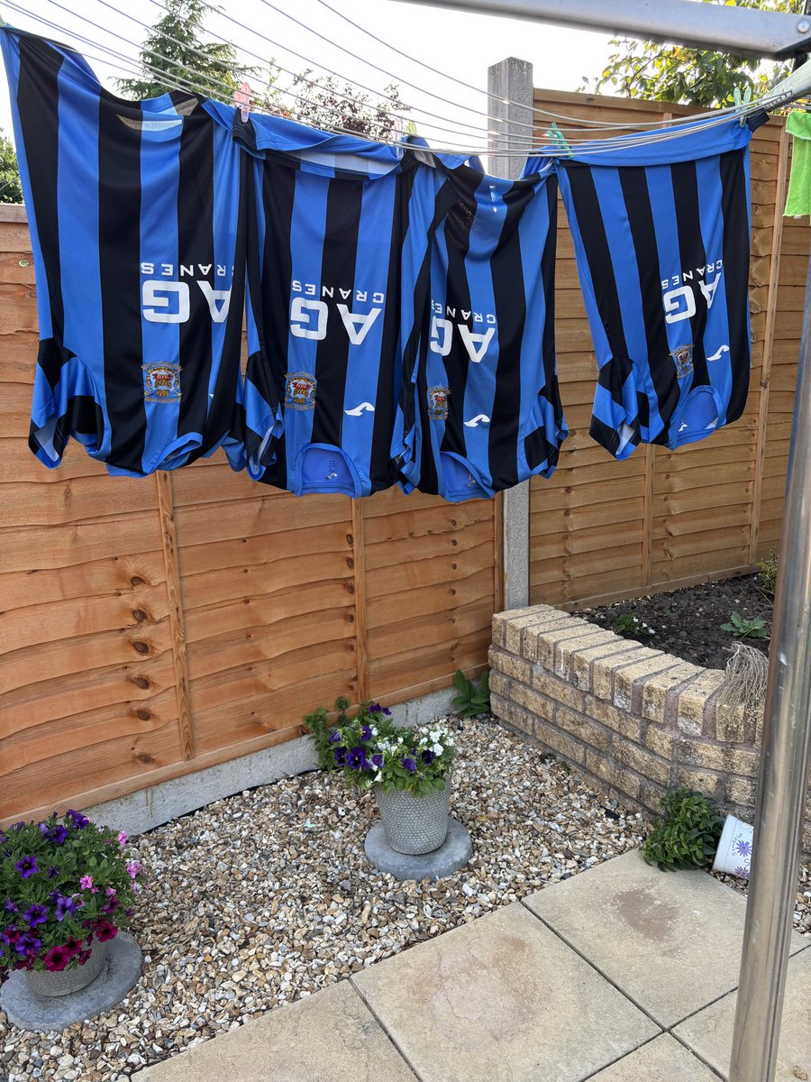 Alcester_WF's tweet image. We won a trophy today at the Racing Club Warwick. Walking Football tournament.

Thank you to our kit sponsor @gantrycranes