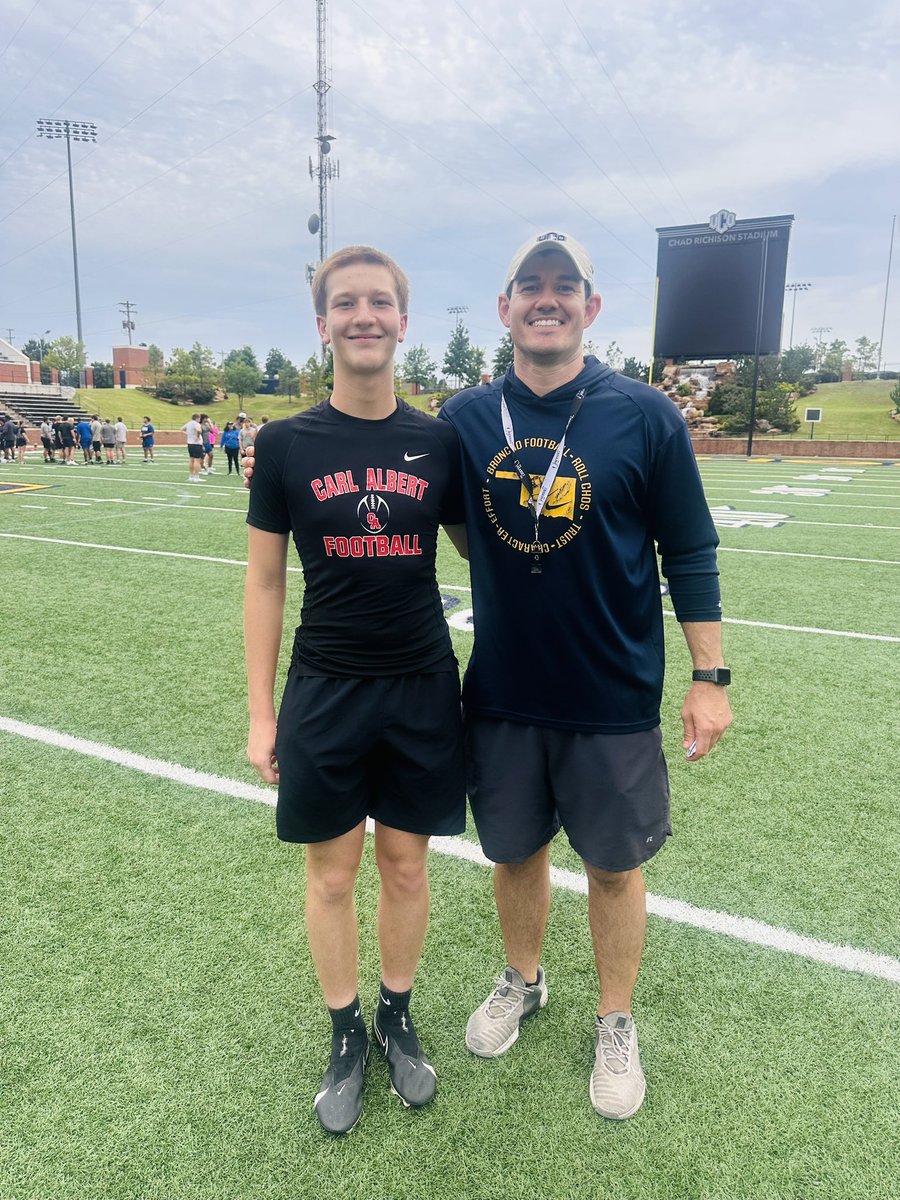 IsaacSpiwak's tweet photo. Great camp today @ucobronchofb !
Thank you @Coach_Curlee for the coaching pointers! Had a blast competing with all the talent today! @CAHS_FOOTBALL19 @CoachK_Starr @Coach_Mike_D https://t.co/SWMwOJFrbU