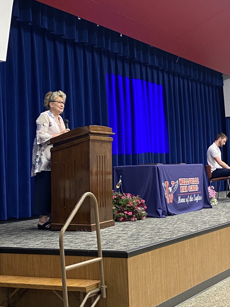 WellsvilleEagle's tweet photo. Congratulations to Dawn Rottinghaus on being inducted into the Wellsville Wall of Fame! https://t.co/zeVtrXo5Cb