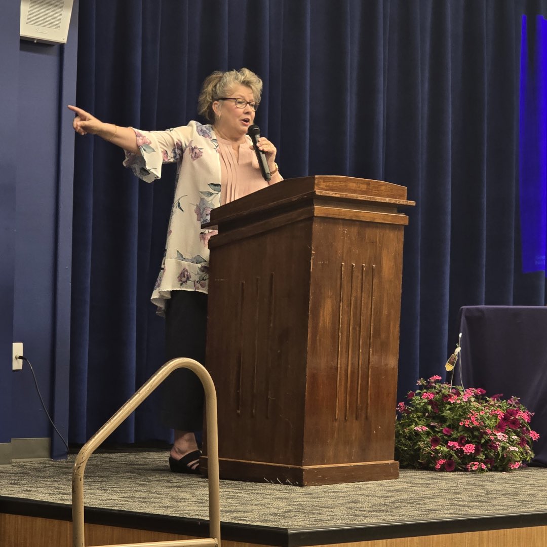 WellsvilleEagle's tweet photo. Congratulations to Dawn Rottinghaus on being inducted into the Wellsville Wall of Fame! https://t.co/zeVtrXo5Cb