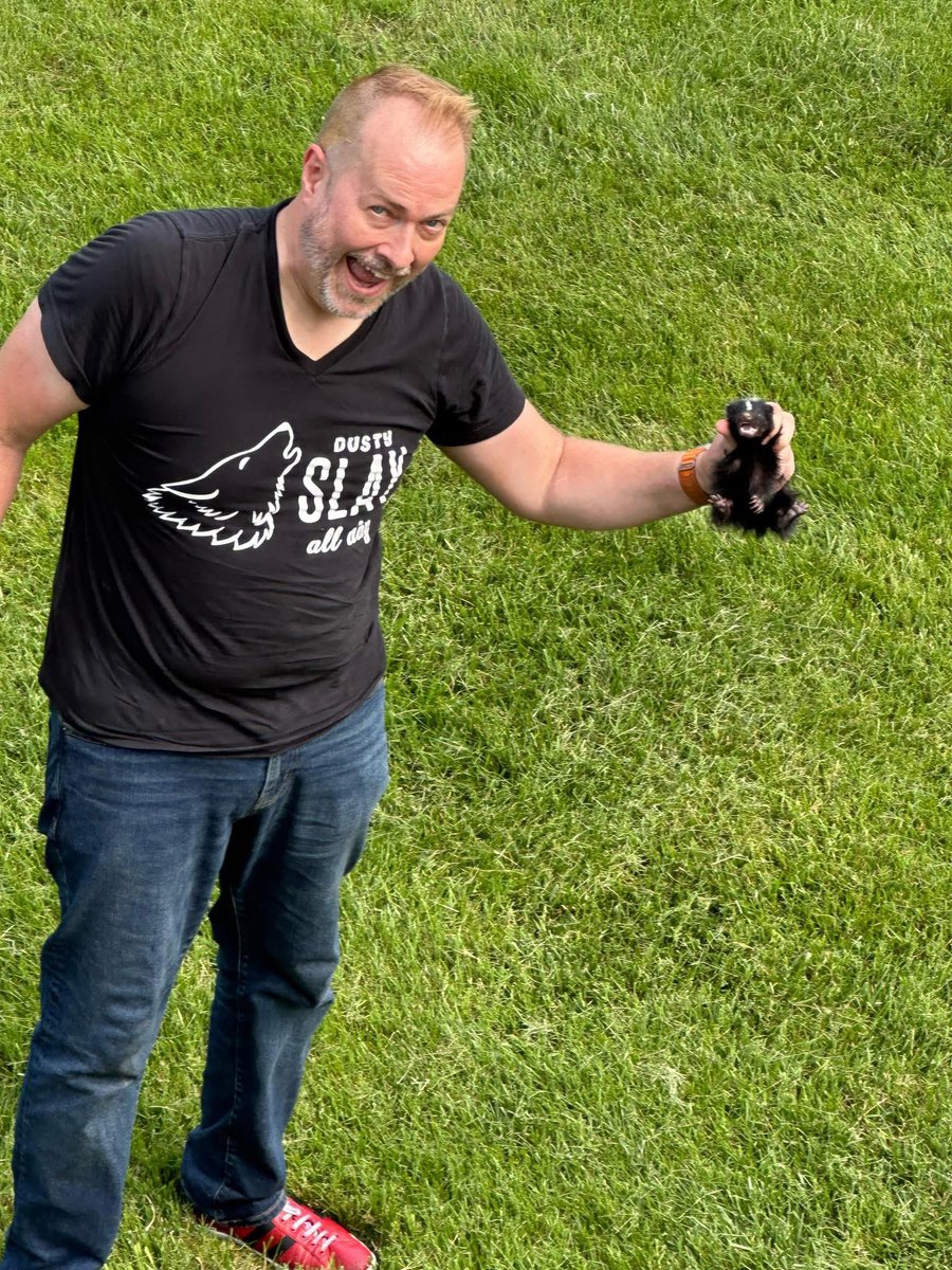 jarredthegeek's tweet image. So, I saved this baby skunk. He was all tangled up in my kids baseball batting net, and just laying there exhausted. Had to hold him down as I snipped the net off of him with heavy duty clippers. Got a little bite on my thumb and yesterday had to get SEVEN shots by the wonderful…