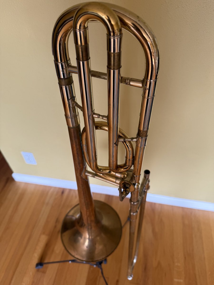 Seattlebone's tweet photo. 1955-56年に作られたElkhart Conn 88H!! 素晴らしい音！事情があり知り合いから衝動買い。。。でもまずい。。。必要無いかも😭 https://t.co/Vp8G22S0nH