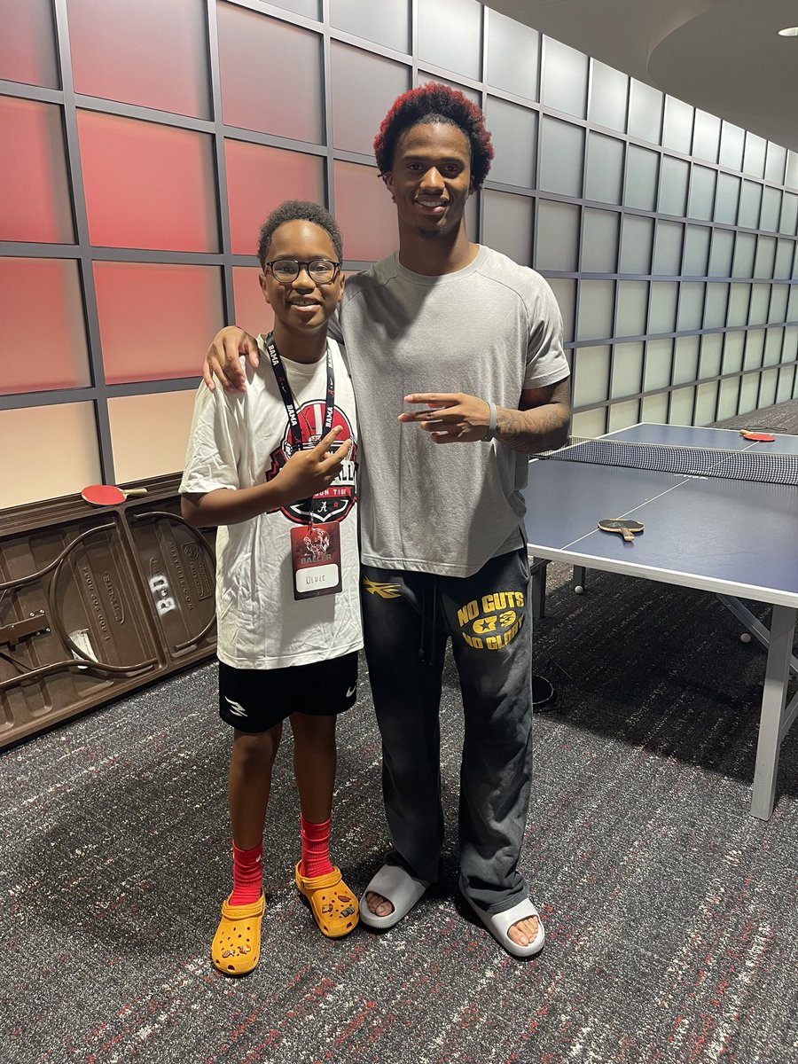 Deuce2Perry's tweet image. Made the most of my time at @AlabamaFTBL high school camp today. I was the youngest camper in the building and went 4/5 no ints. 5th grader competing against high schoolers. Plus I met @blakesims & @Ryanwms1
@PlayBookAthlete @AL7AFootball @HallTechSports1 @CoachBJones95