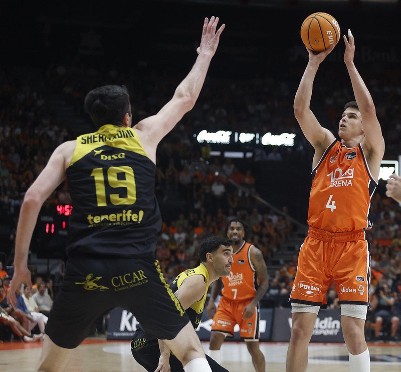 Luisheel's tweet image. Semifinales de la Liga Endesa, en el global de los tres partidos de la serie:
Jaime Pradilla: 67 de valoración
Giorgi Shermadini: -1 de valoracion
📸 Valencia Basket
