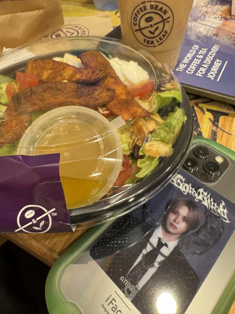 よし！寝坊しなかった！
空港到着✈️
朝ごはん食べて、ジャカルタへ〜♡