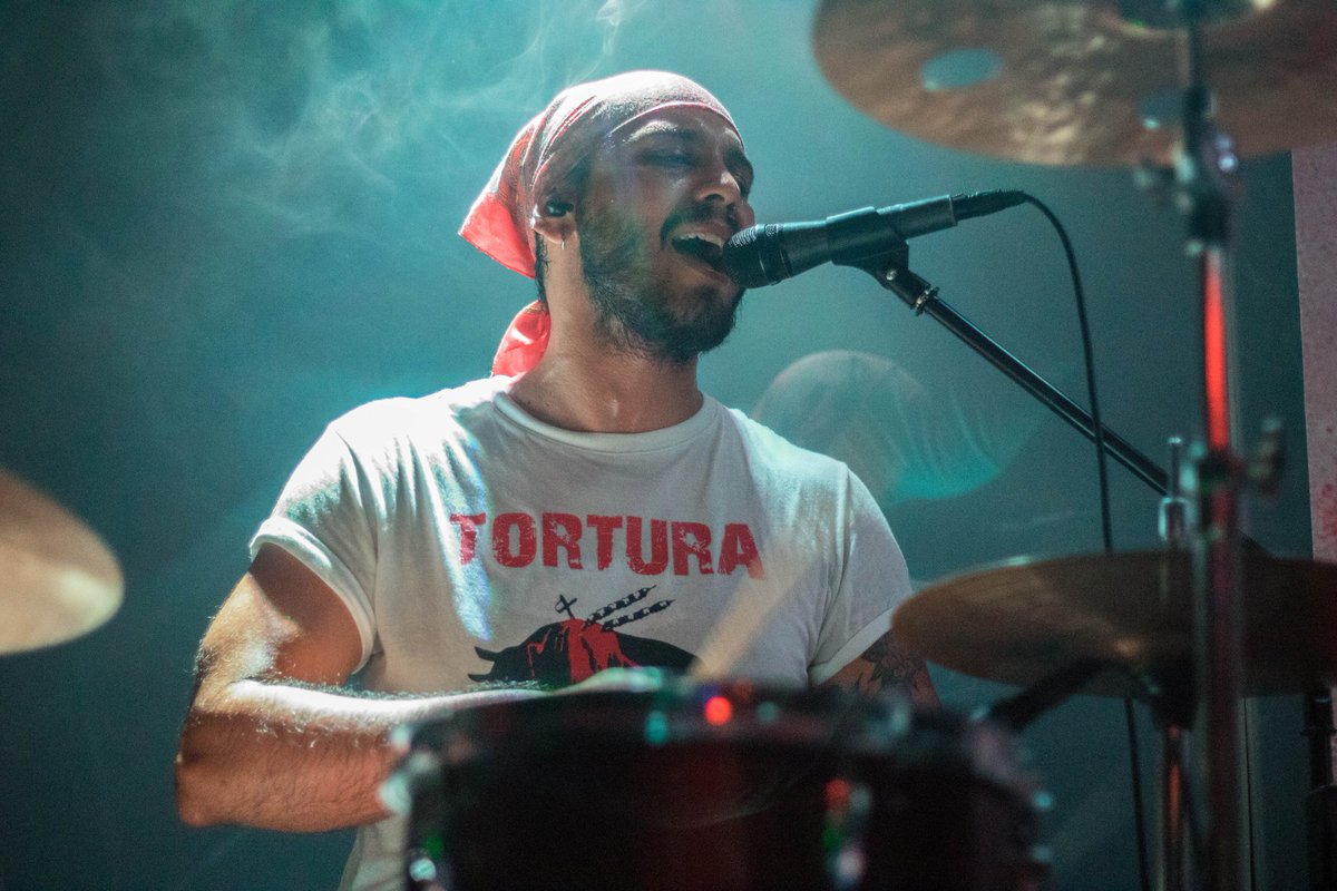 Feliz cumpleaños 🎉🎉 Adrian 🎂 
Le mandamos un gran abrazo y felicitación a uno de los bateristas más tremendos del condado 🥁
Felicidades!! 🥳🥳 

Dejen su mensaje para el buen doc!
📷 <a href="/soyzali/">Soy Zali</a>