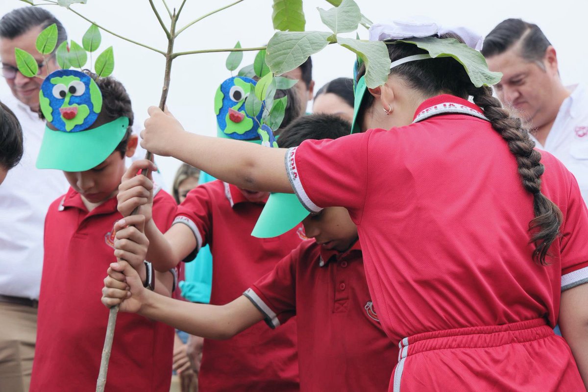 Seguiremos con acciones de reforestación en la ciudad que contribuyan a disminuir la contaminación del aire y a crear espacios verdes para la recreación y el bienestar de las personas, #CdMadero #aDarle! ✅
