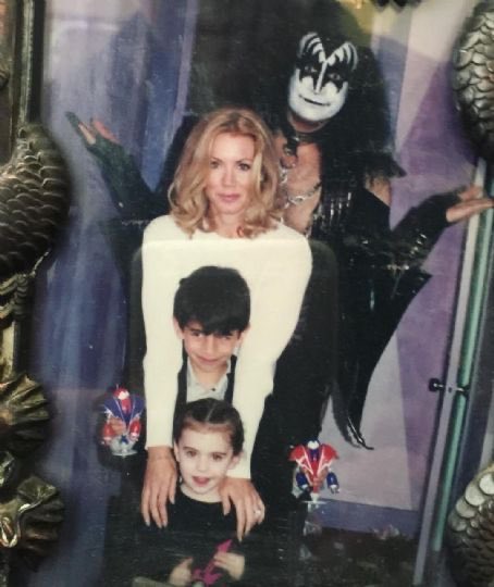 genesimmons's tweet image. Happy Fathers Day, all you Dads out there. Always remember, Family is forever!