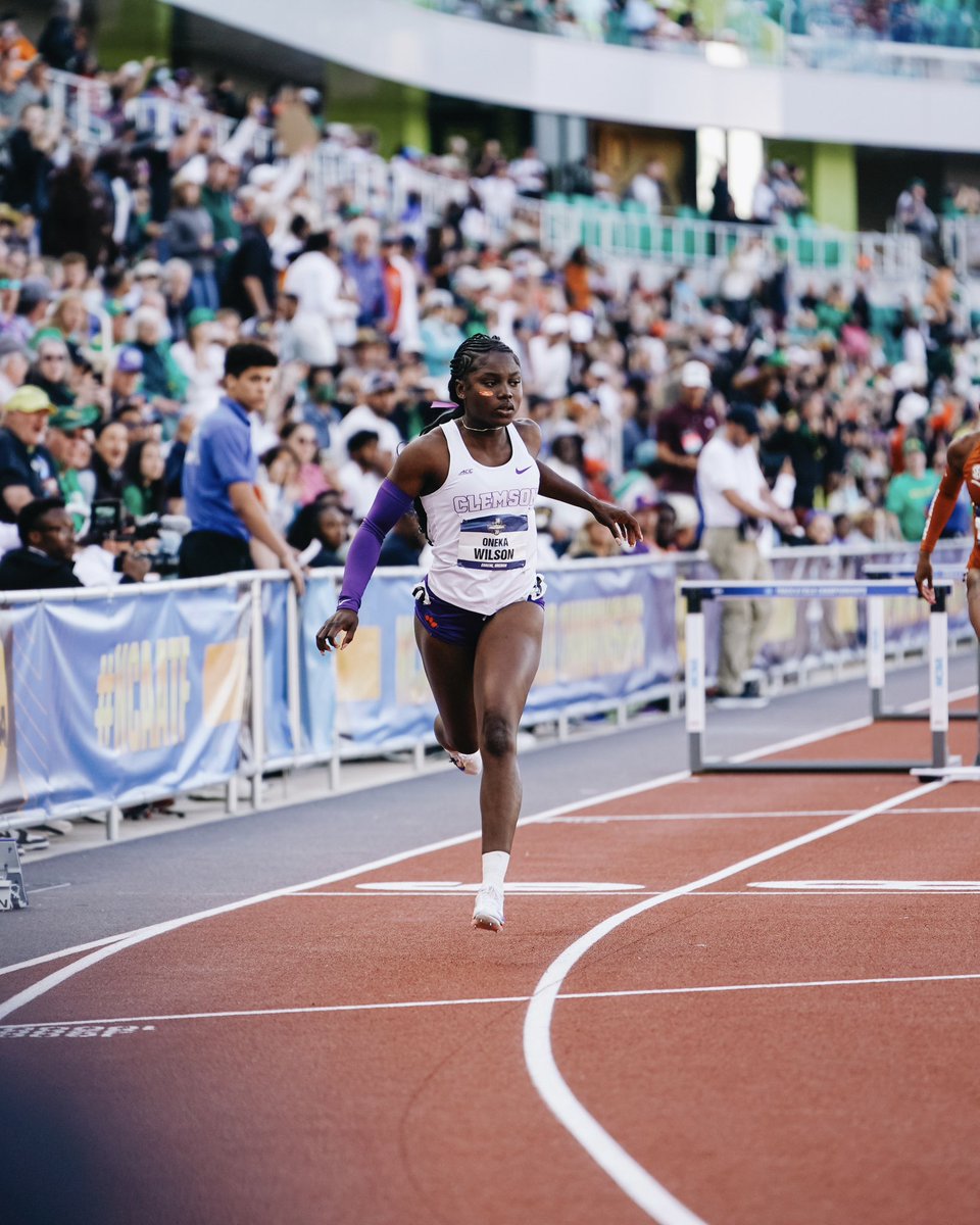 ClemsonTrackXC's tweet image. FIFTH PLACE FINISH IN EUGENE 🤩
Oneka Wilson runs 13.02 to finish fifth overall in the 100 meter hurdles to be named a First Team All-American 🏆