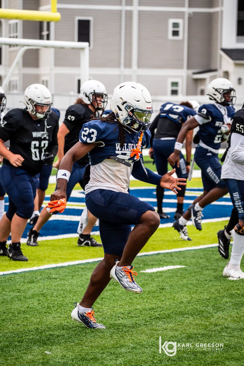 Coaches that time has come!!
📞: 813-573-2032
4.57 40 yard dash
5'10 180💯✨