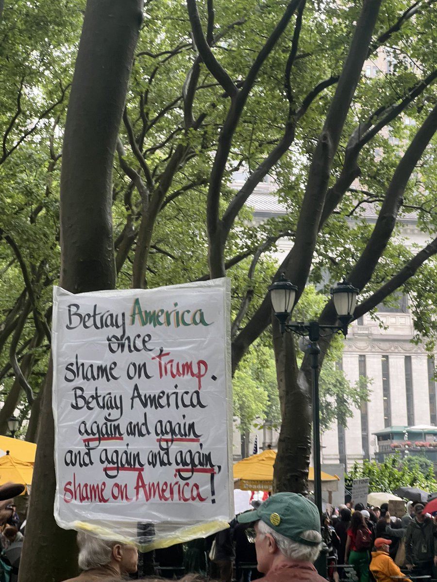 Absolutely packed (and very peaceful!) protests today in NYC on #NoKingsDay 👊