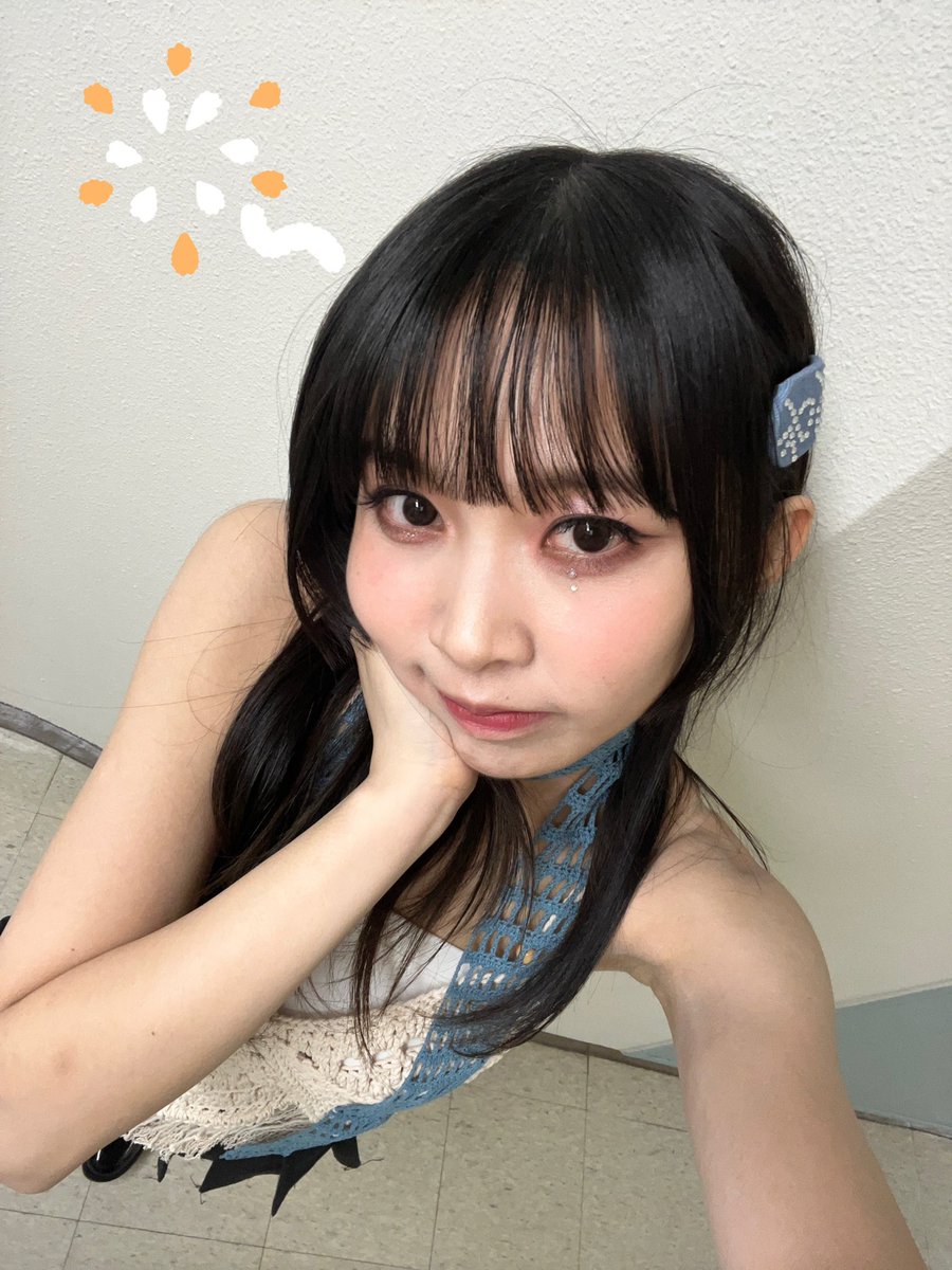 I love the way Hira takes pics sm idk i cant explain it🥹💙

#SMORZ #HIRA