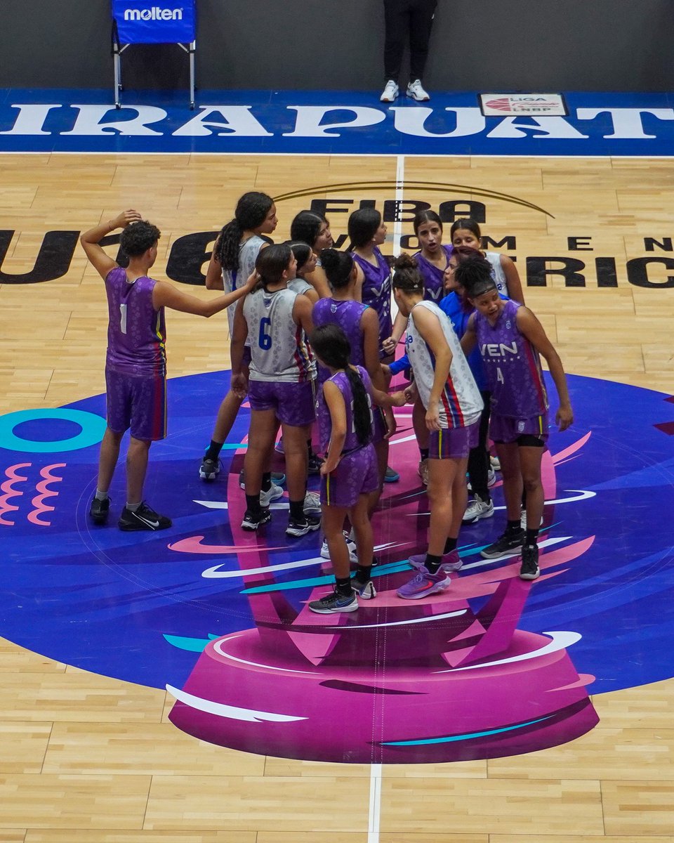 📍 ¡Venezuela en el Inforum Irapuato!

💜 Esta noche nuestra selección U16 femenina realizó su primera práctica en la sede de la <a href="/americupw/">FIBA Women's AmeriCup</a>. 

#U16AmeriCupW
#JuegaElFuturo
