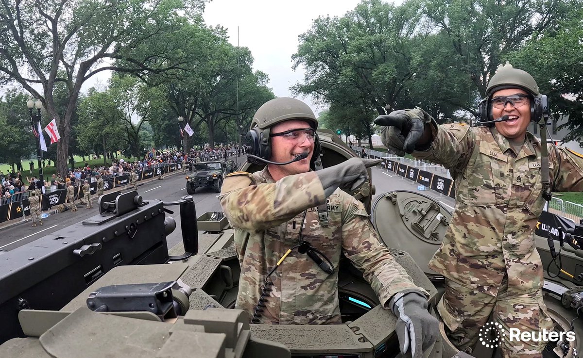 corinne_perkins's tweet image. First Lieutenant Zachary Buher and Staff Sergeant Cesar Lua, members of the U.S. Army's Charlie Company, 2nd Battalion, 5th Cavalry Regiment, 1st Armored Brigade Combat Team, 1st Cavalry Division operate a M1A2 SEP V3 tank during the Army's 250th Birthday parade. 📷 @brian_photog