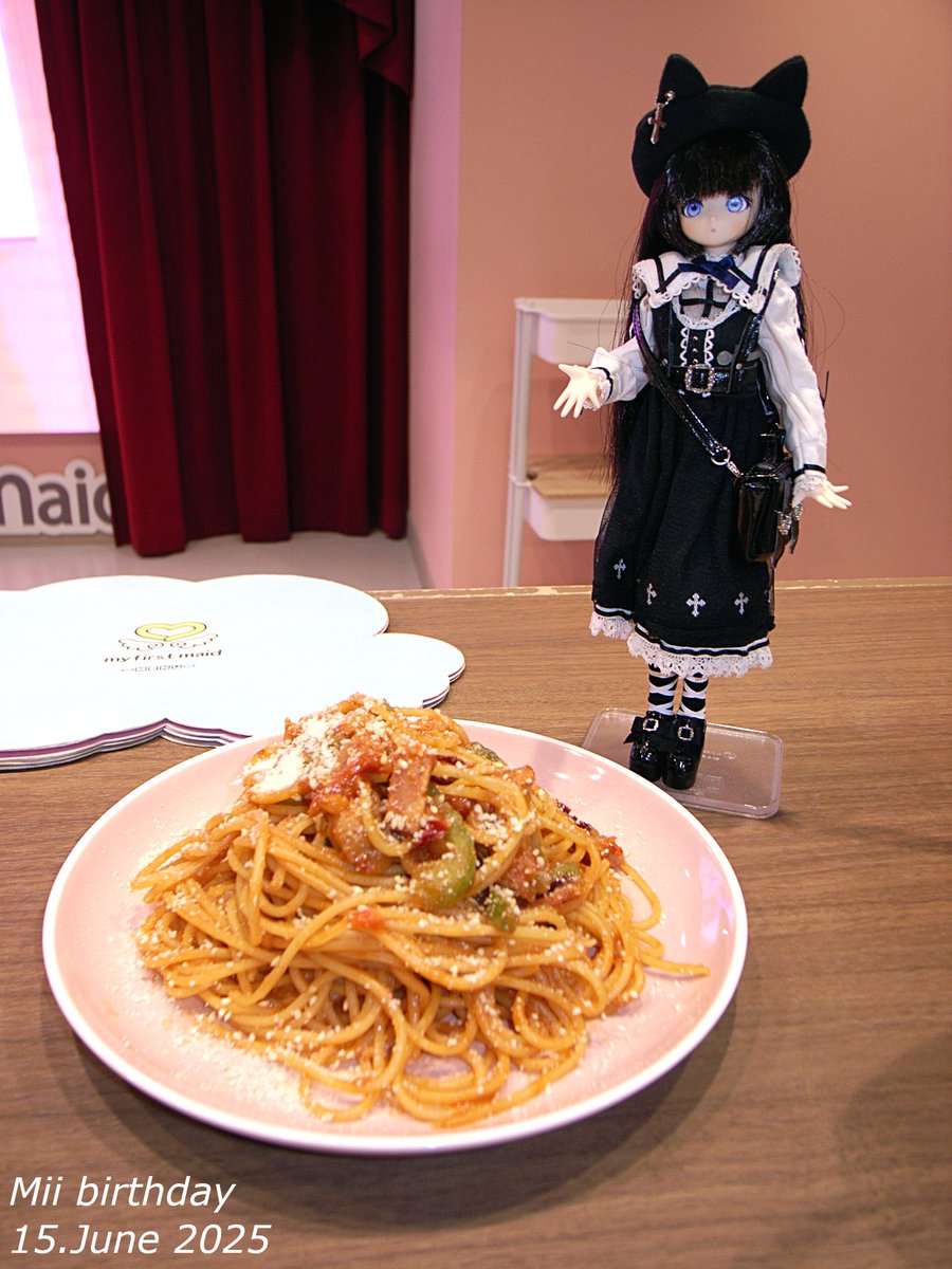 AsenoKawori's tweet photo. 本当は、昼過ぎにupしたかったんだけどね…
「画像は揃えているのに?」
さすがに、イベントに並んでる最中にupするのも、どうかと思って。
「それは単なる『ずぼら』では?」
なんて冷や汗ものの、みいちゃん生誕祭。
#MiiBirthday #azone
#ルミナスストリート #アゾカツ https://t.co/a1Ed3npk53