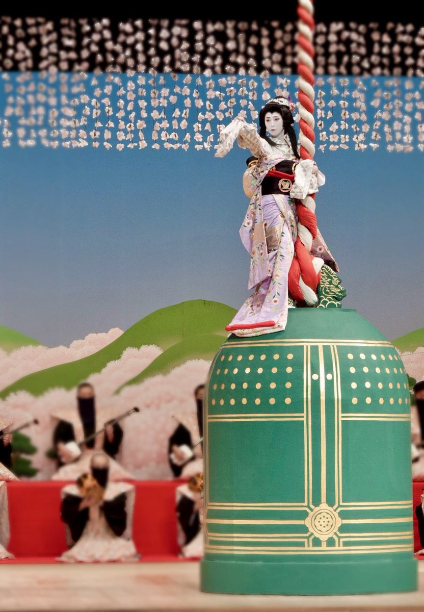 映画の興奮冷めやらず、4年前の「京鹿子娘道成寺」の写真を見返しまし