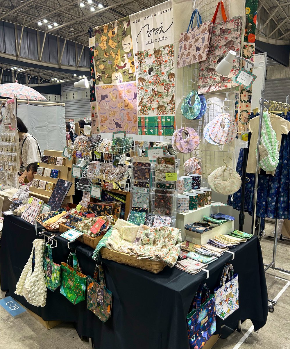 #ヨコハマハンドメイドマルシェ
はじまりました！
相変わらず設営追いついてませんが、よろしくお願いします🌼C-29です