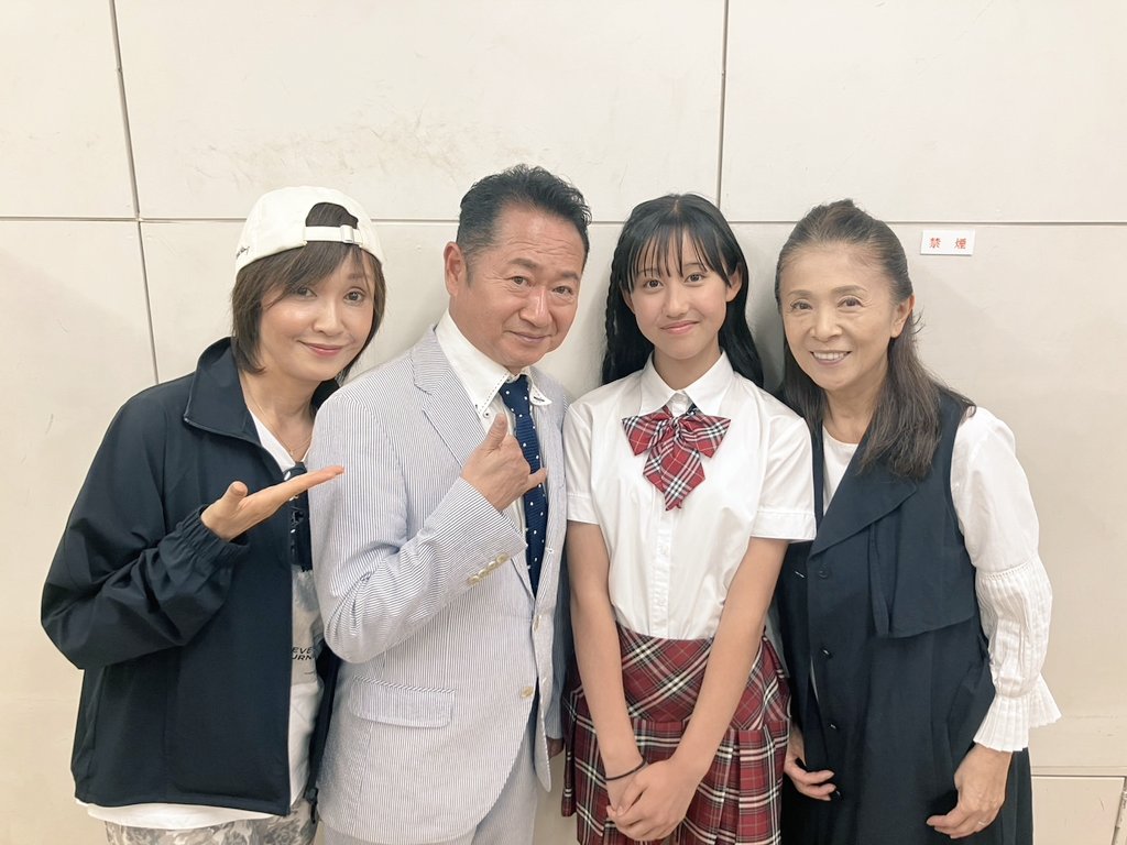 昨日オミプロさんの撮影に行ってきたよー

豪華キャストに囲まれてお写真も撮らせていただきましたー✨

左の方が萩原佐代子さん
その隣の方が石渡康浩さん
右の方が根本由美さん
です！

ありがとうございました💕
#オミプロ
#配信ドラマ
#荻原佐代子 さん
#石渡康浩 さん
#根本由美 さん
#愛凜