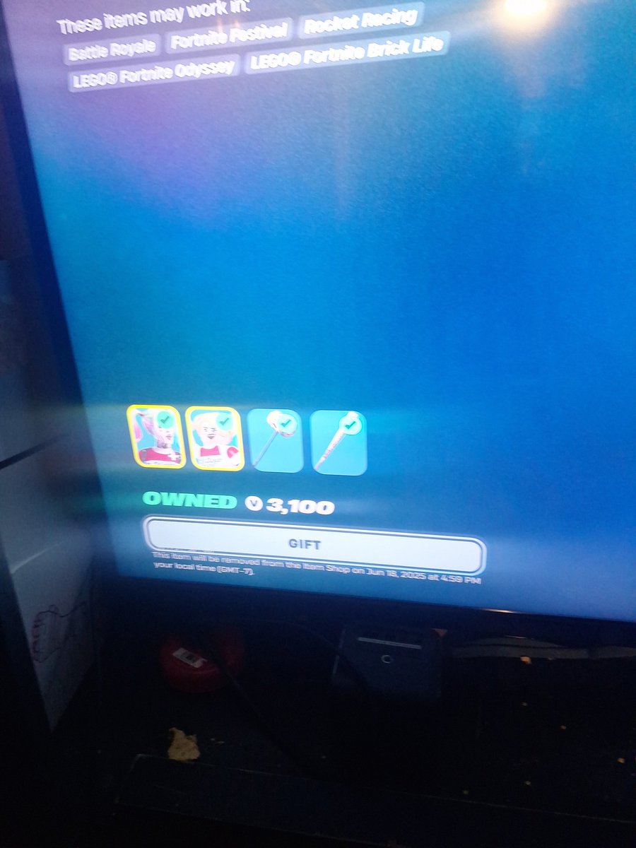 Eoarccc's tweet photo. @FortniteStatus dawg I don't want this skin and I cant cancel purchase. Please refund me. https://t.co/UreWqpPafN