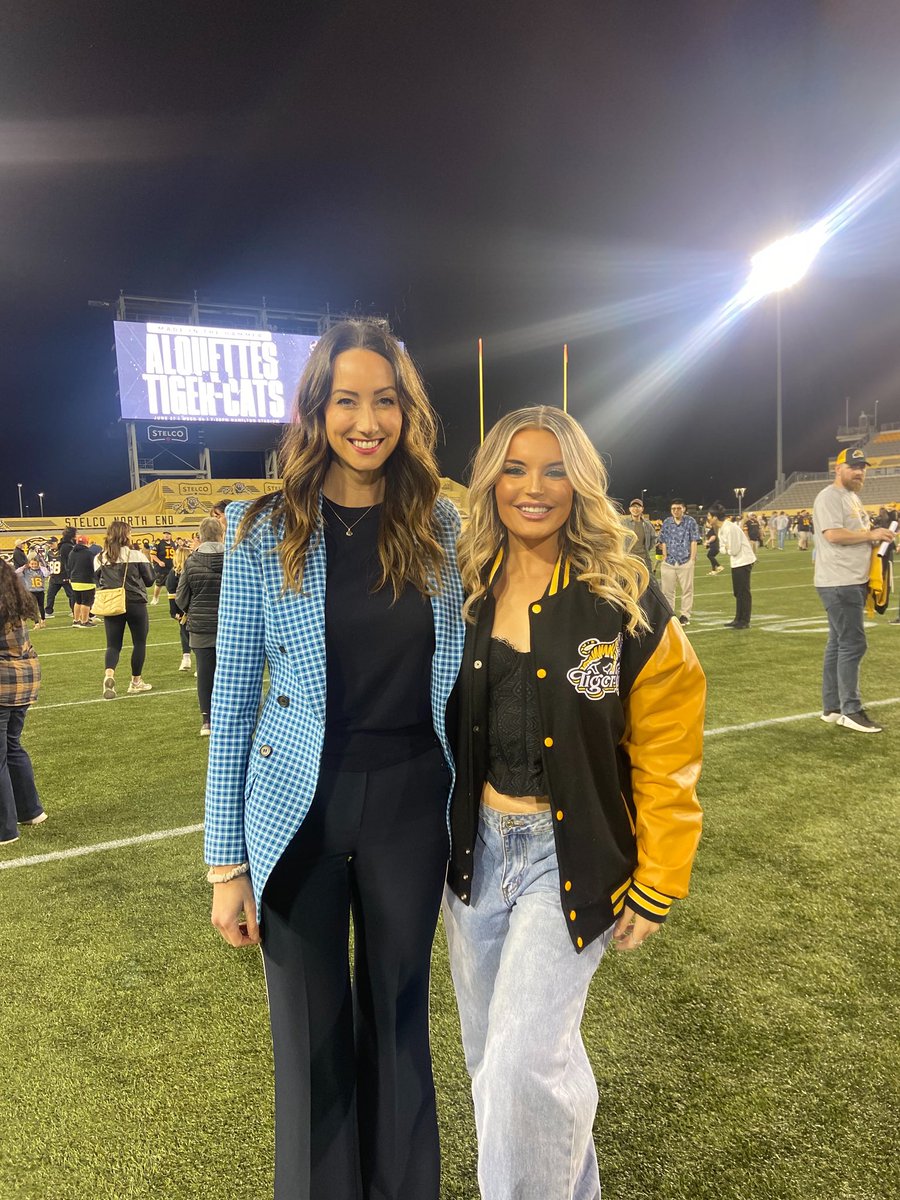 Emily Thompson (@emythomp) on Twitter photo Met one of my idols tonight! Thank you <a href="/clahanna/">Claire Hanna</a> for being such an inspiration for women in sports! (fan girling right now) Met one of my idols tonight! Thank you <a href="/clahanna/">Claire Hanna</a> for being such an inspiration for women in sports! (fan girling right now)