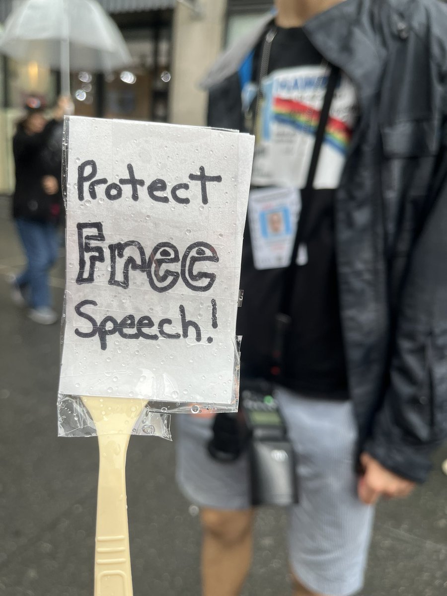 I’ve got all the forks to give when it comes to protesting ICE, authoritarianism, and protecting #FreedomOfSpeech. 

#NoKings march from Bryant Park to Madison Square was unifying, peaceful, and packed with protestors. 

#ThisForkFightsFascism #ForkTrump #AbolishICE #FuckNazis
