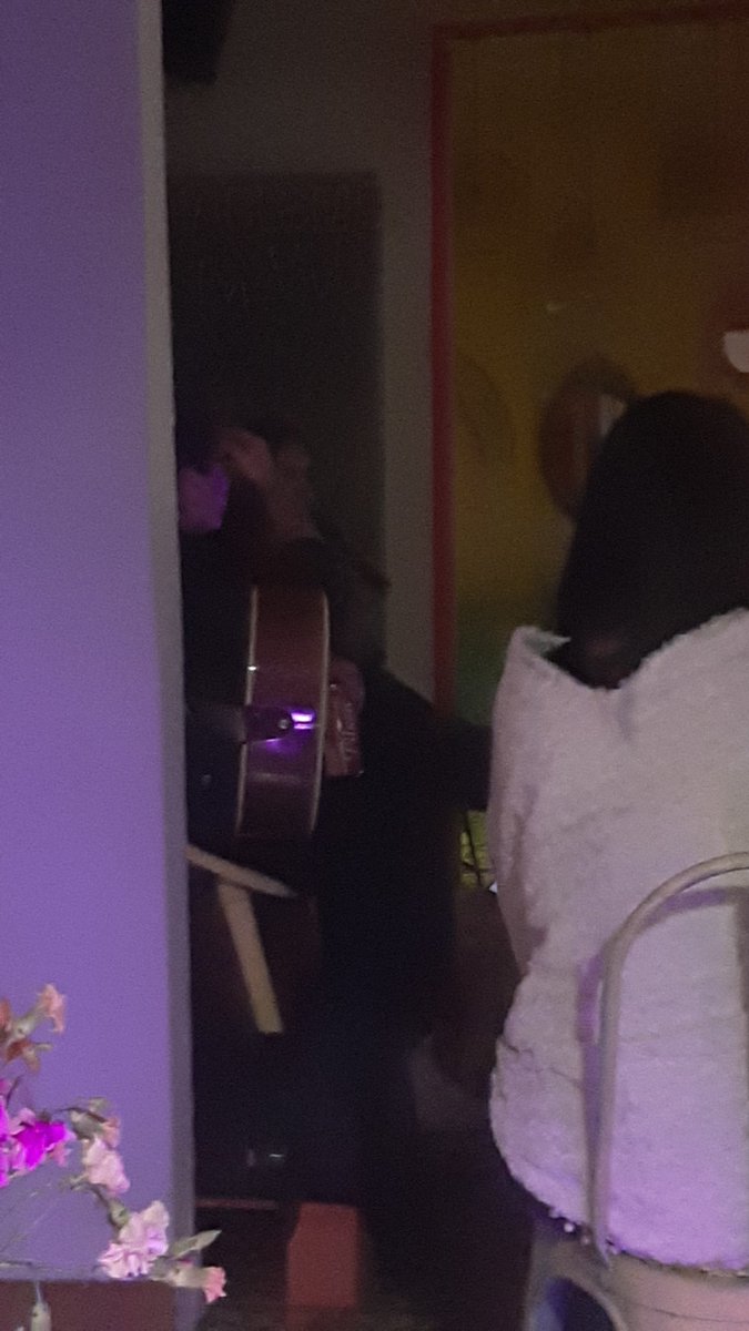Fecarotam's tweet photo. Venir a un bar de lesbianas y escuchar sus chistes ... se necesita un manual para entenderlos 😎 #gaypride #medellingay https://t.co/YYjPtq182U