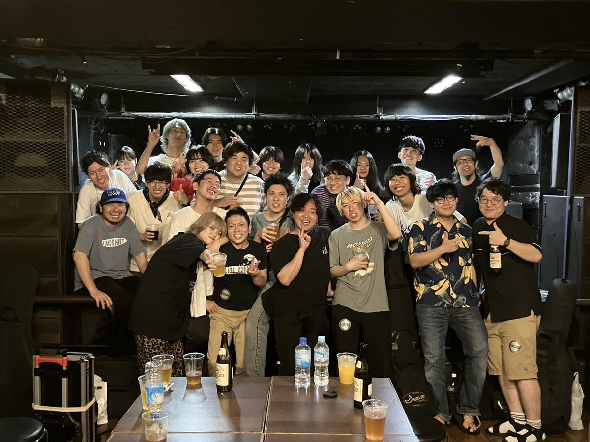 昨日は下北沢近松ありがとうございました！
最高な6バンドが近松のウメザワの元に集まった。
マジで素晴らしい1日でした！
でも、昨日はソノシート田中がイベントを仕切ってくれてた。
すげぇ、もうキャプテンじゃん。
田中キャプテン闘莉王。これからもよろしく！！

#キャプテンマークを巻いてくれ
