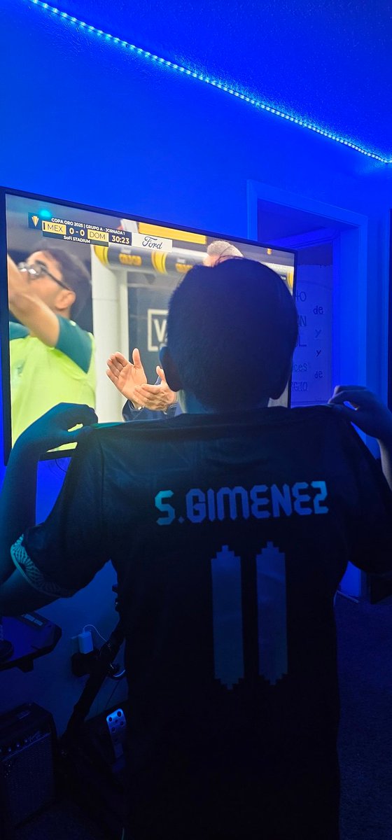 gio19andres's tweet photo. Vamos México  !!!! #VeranoFutbolero https://t.co/tss5yPxpEh