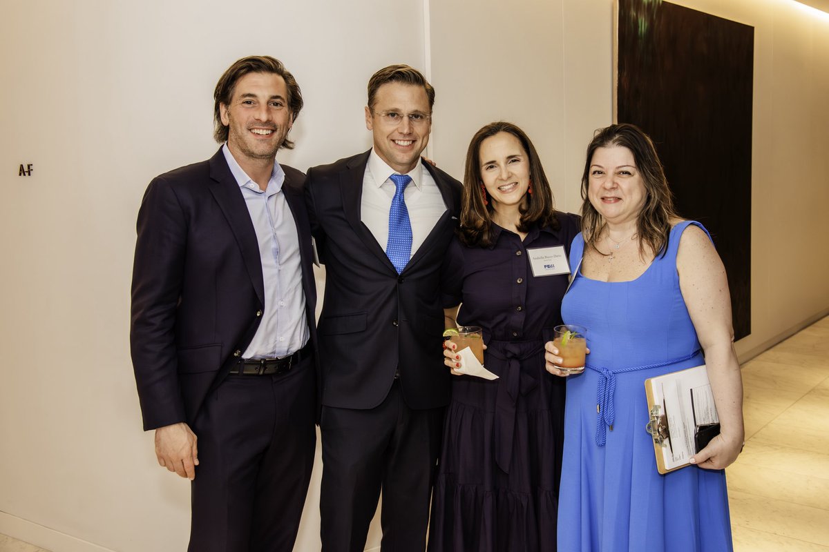 RamiroOcasio's tweet image. Hace dos noches vivimos algo increíble. Nuestro evento de recaudación de fondos! Gracias a mi empleador Kirkland & Ellis, a nuestros donantes, a nuestra Junta Directiva, y a todo el equipo de @Feihonduras recaudamos más de 6 millones de lempiras. Son 10 años de trabajo, de…