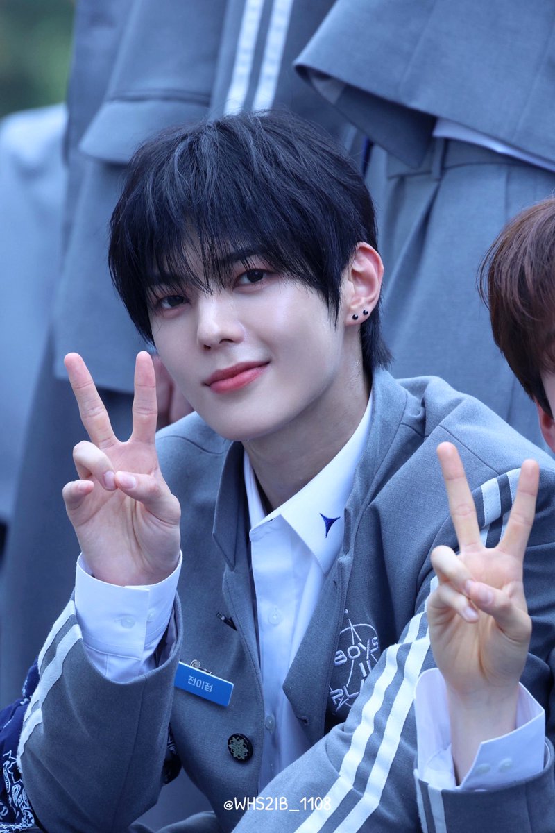 WHS2IB_1108's tweet photo. 250614 상암절 

✌🏻

#BOYS2PLANET #보이즈2플래닛 #보투플
#LEEJEONG #이정 #전이정 https://t.co/6zqk1kegMN
